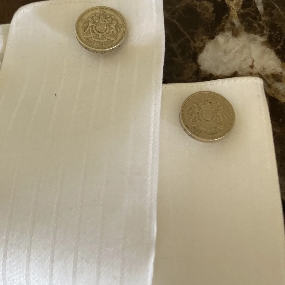 Vintage UK One Pound Coin Cufflinks – Royal Coat of Arms – Handmade British Pair